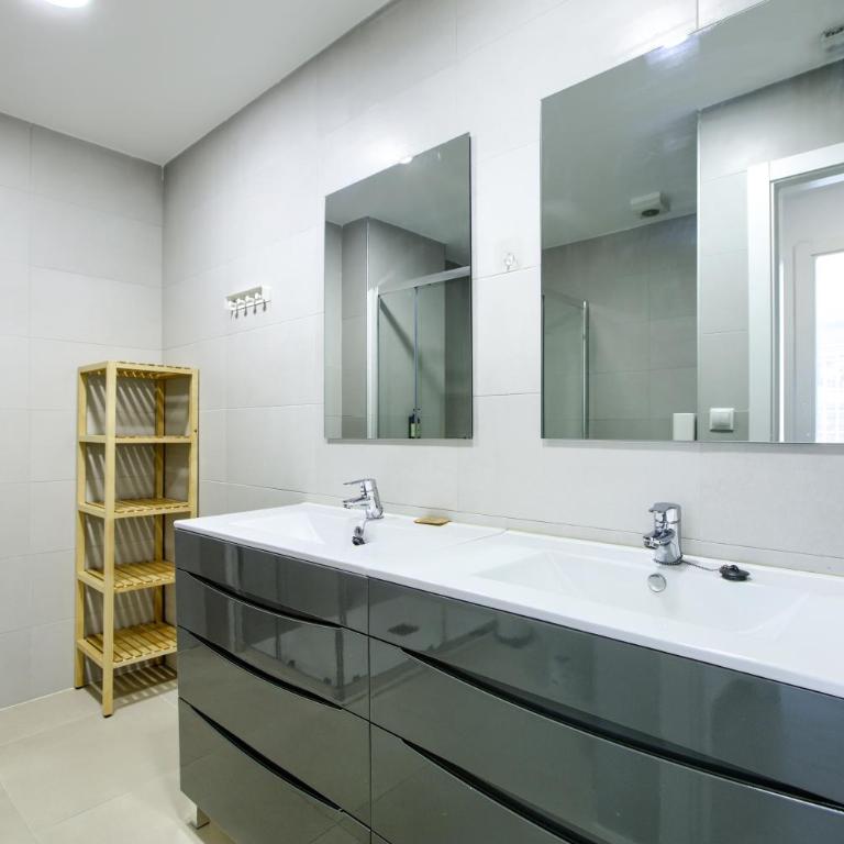 Charming Madrid La Elipa - 3 dormitorios - Three-Bedroom Apartment - 5
