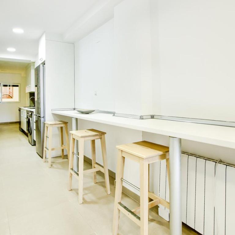 Charming Madrid La Elipa - 3 dormitorios - Three-Bedroom Apartment - 11