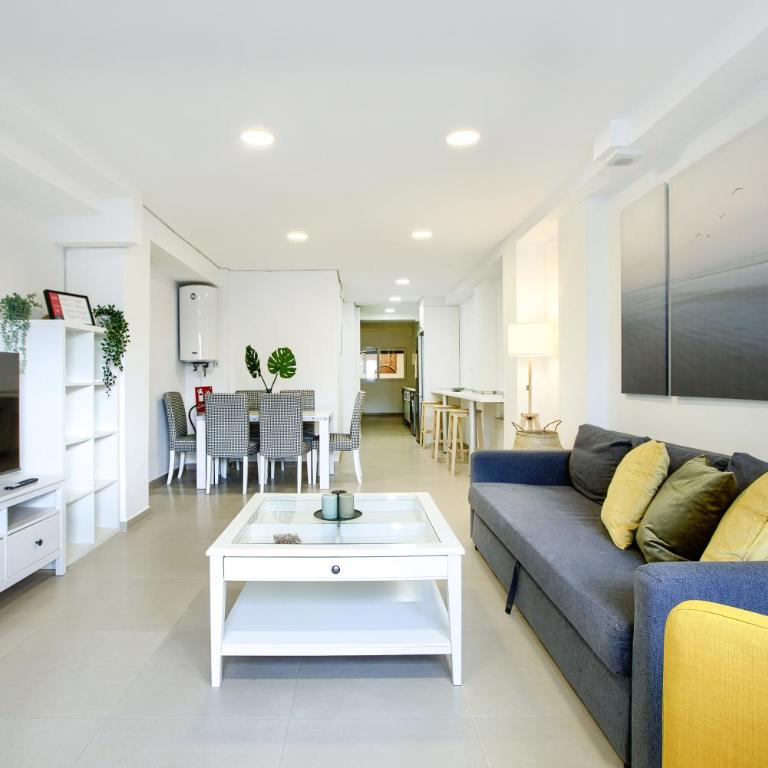Charming Madrid La Elipa - 3 dormitorios - Three-Bedroom Apartment - 1