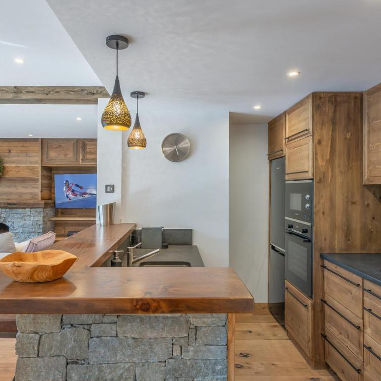 Appartement de charme avec cheminée et balcon ensoleillé à Courchevel - FR-1-564-84 - Apartment - 3