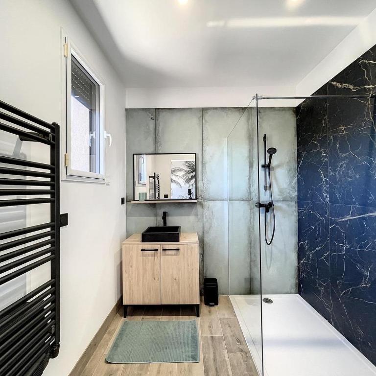 Villa 400m2 piscine intérieure très calme - Villa - 11
