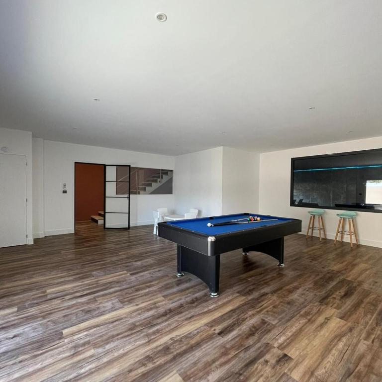 Villa 400m2 piscine intérieure très calme - Villa - 42