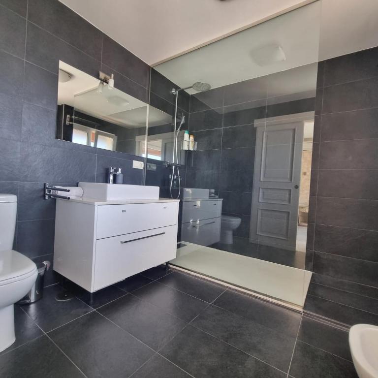 Penthouse with private pool, hot tub jacuzzi with sea views and chill-out zone, close to the sea - Three-Bedroom Apartment - 20