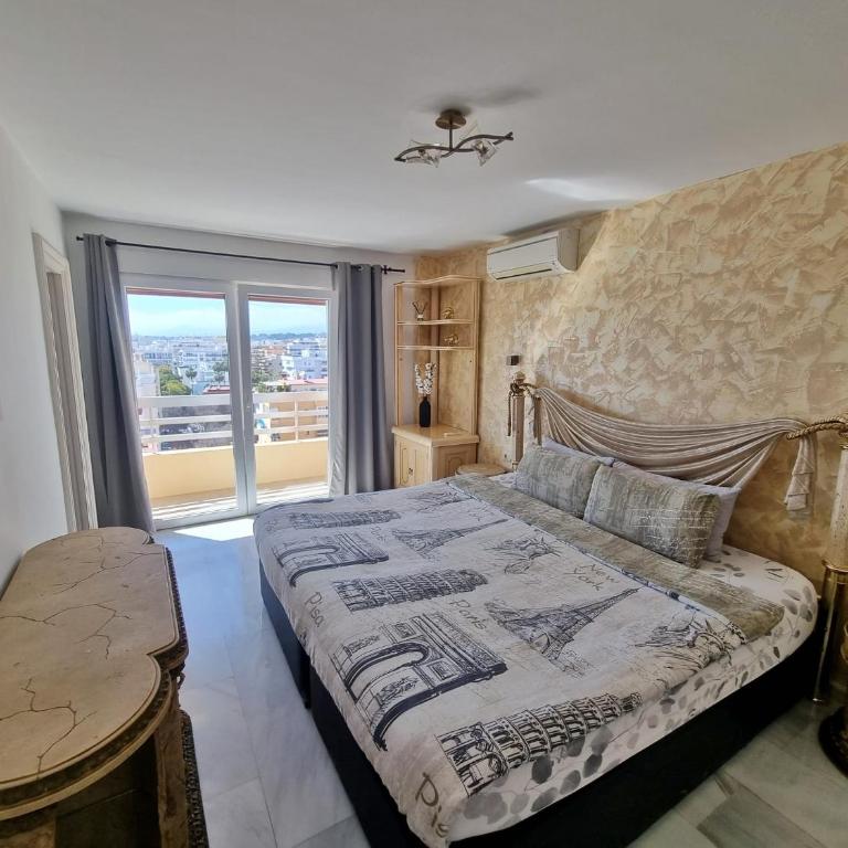 Penthouse with private pool, hot tub jacuzzi with sea views and chill-out zone, close to the sea - Three-Bedroom Apartment - 22