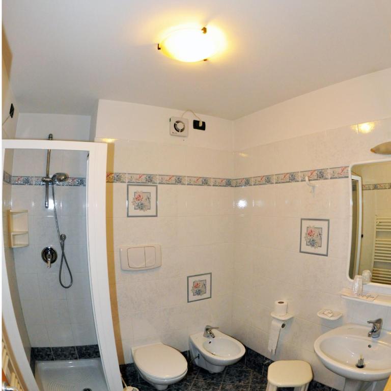 Verda Val - Camera Matrimoniale con Bagno Privato Esterno - Dependance - 4