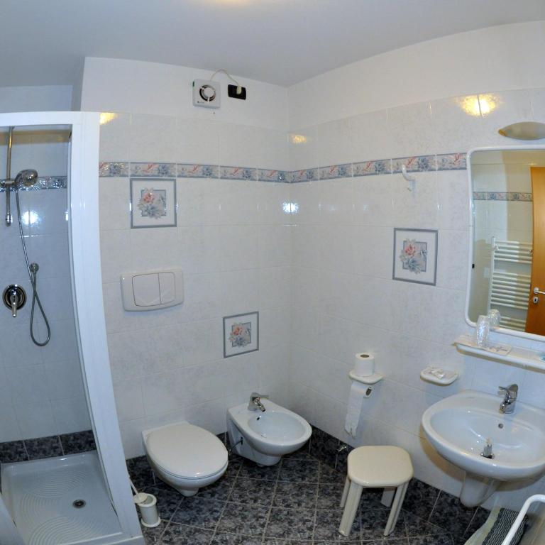 Verda Val - Camera Matrimoniale con Bagno Privato Esterno - Dependance - 5