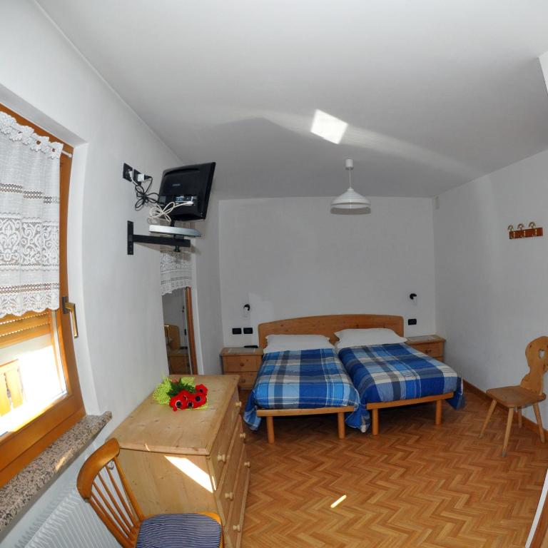 Verda Val - Camera Matrimoniale con Bagno in Comune - Dependance - 1