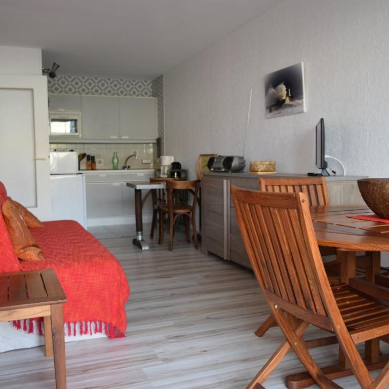 Appartement avec Terrasse à 50m de la Plage des Sables-d'Olonne - FR-1-197-429 - Appartement (4 Adultes) - 10