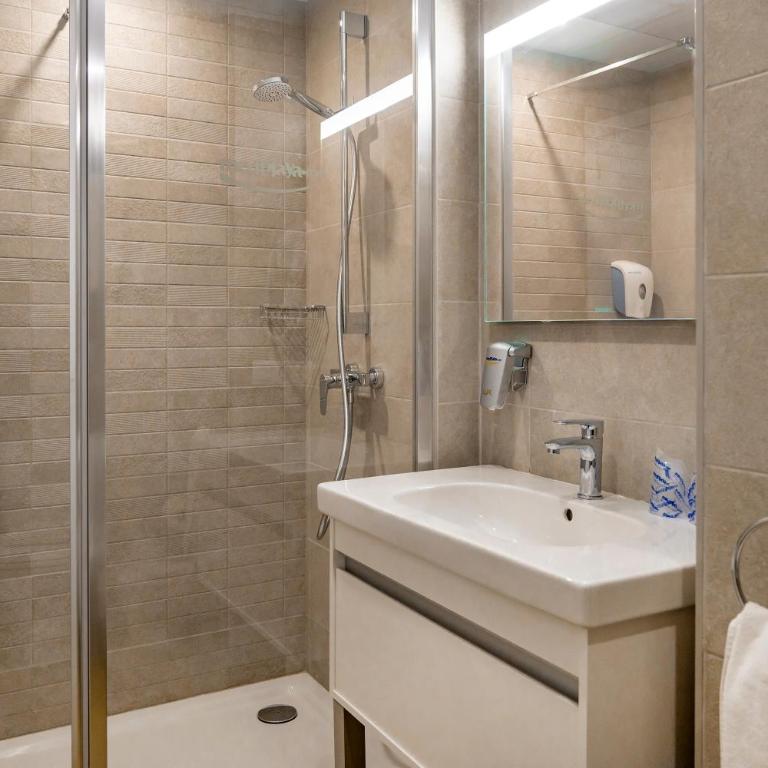 Medplaya Hotel Calypso - Habitación Familiar Superior - 4