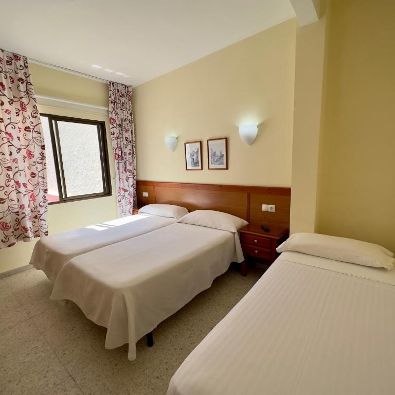 Hotel Cabello - Habitación Doble Estándar - 2 camas - 4