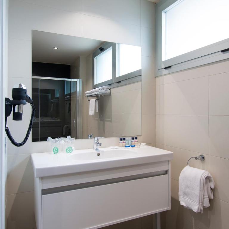 Medplaya Hotel Monterrey - Habitación Cuádruple (2 adultos + 2 niños) - 4