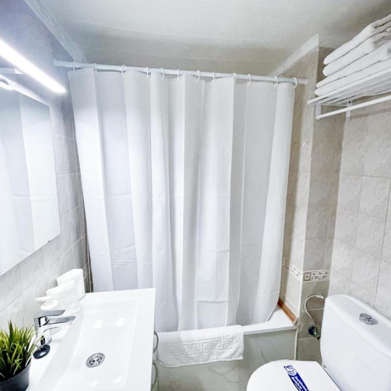 Pool View Holiday Home - One-Bedroom House - 11