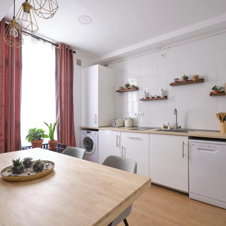 El apartamento que buscabas en la mejor ubicación - Two-Bedroom Apartment - 2