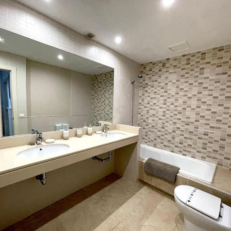 Casa Vista - Four-Bedroom House - 9
