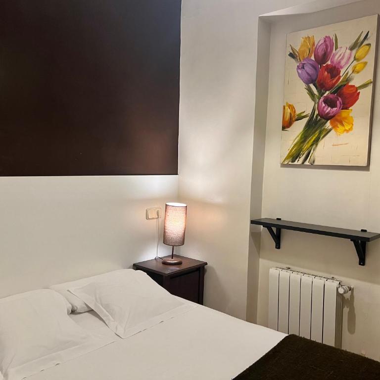 THC Gran Via Hostel - Small Double Room - 10