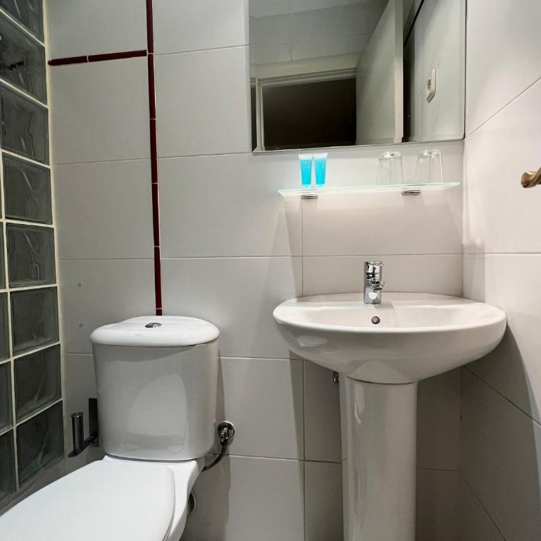 THC Gran Via Hostel - Double Room - 9