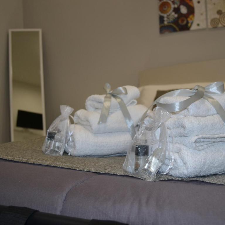 Karina's Rooms - Standard King Room - 2
