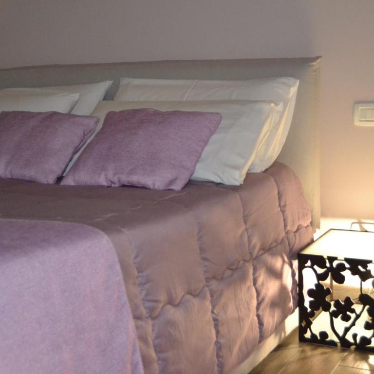 Karina's Rooms - Deluxe King Room - 16