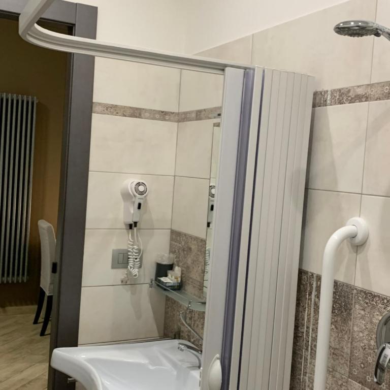 Guesthouse Ughetti 21 - Double Room with Balcony - 12