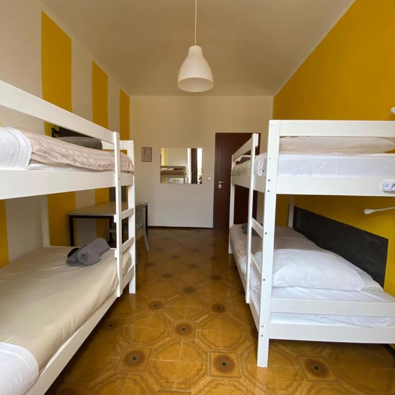 Hostel Turin Metro Young - Camera Quadrupla con Bagno in Comune - 7