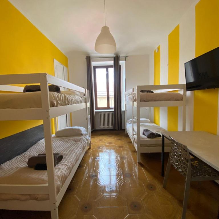 Hostel Turin Metro Young - Camera Quadrupla con Bagno in Comune - 2