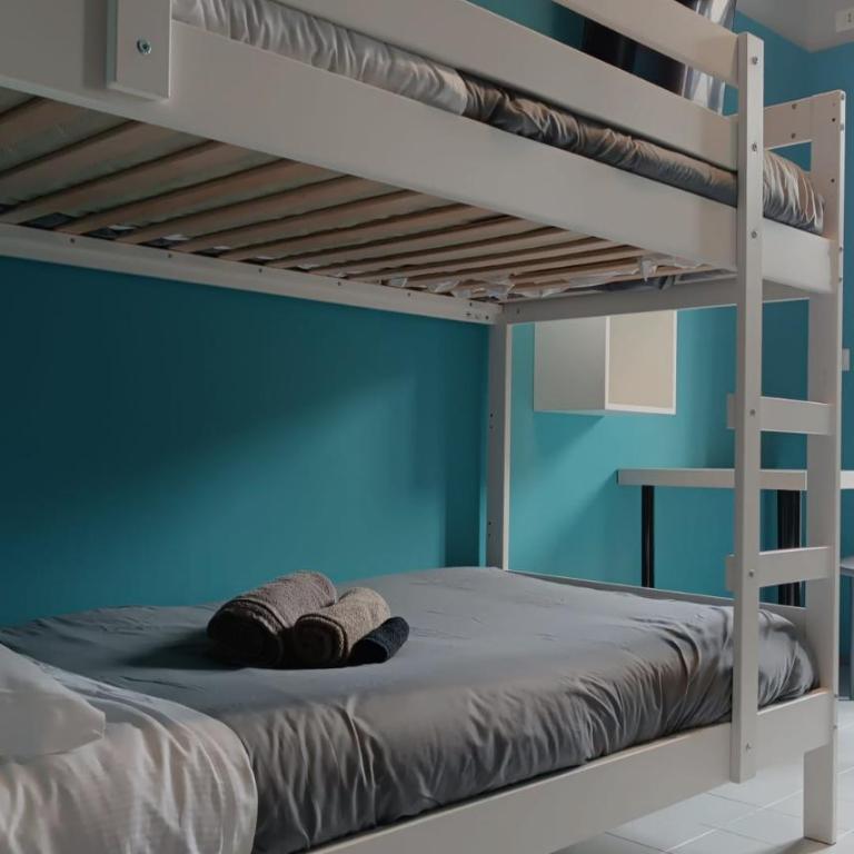 Hostel Turin Metro Young - Camera Doppia con Letti Singoli con Servizi Igienici in Comune - 13