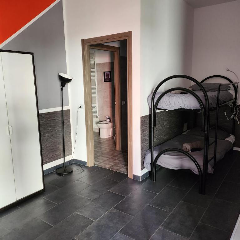 Hostel Turin Metro Young - Camera Familiare con Bagno Privato - 12
