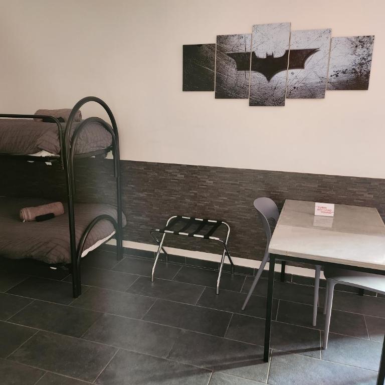 Hostel Turin Metro Young - Camera Familiare con Bagno Privato - 14