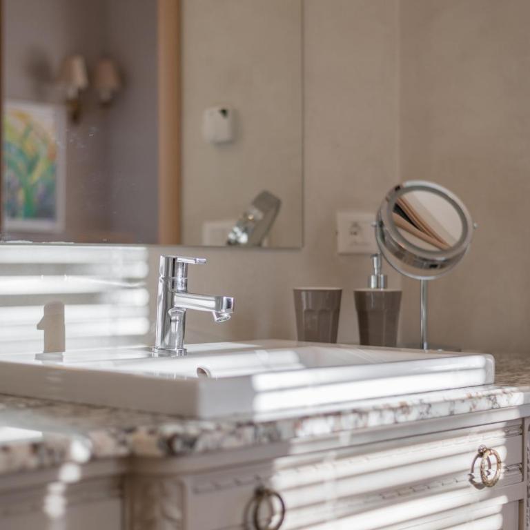La Fabrique à Poupées - Chambres et Appartements de charme au coeur de Menton - Camera Matrimoniale con Balcone - 15