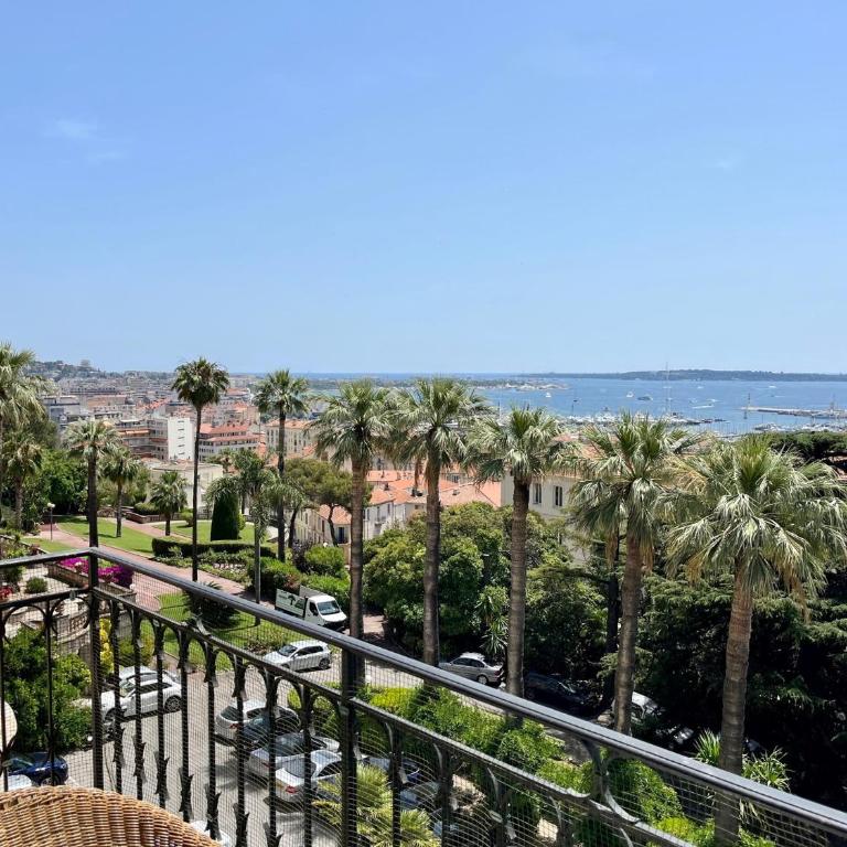 3BR Sea View Apartment Private Terrace Steps to Old Town & Palais - Appartement - 42