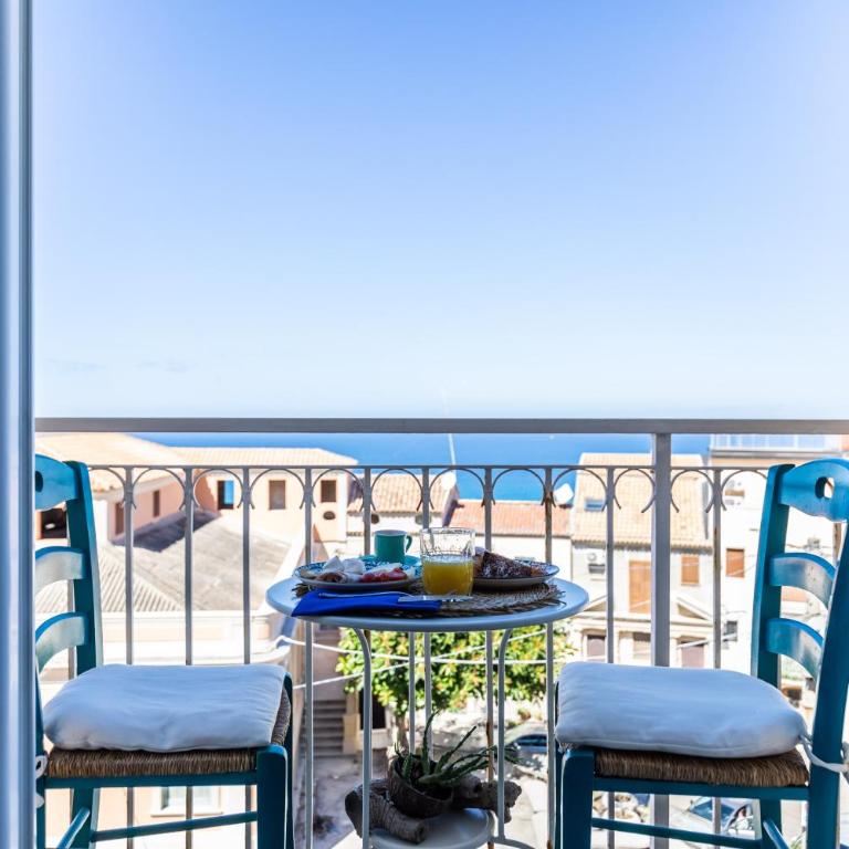 Brezza Marina - King Room with Sea View - 6