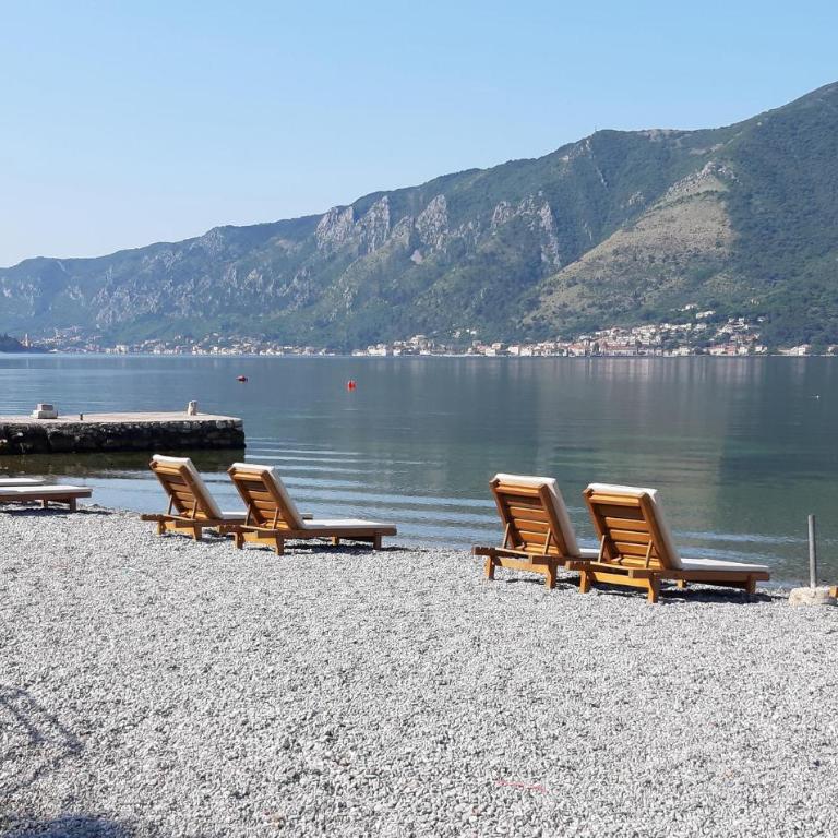 3 Bedroom Awesome Home In Dobrota - Three-Bedroom Vacation Home - 6