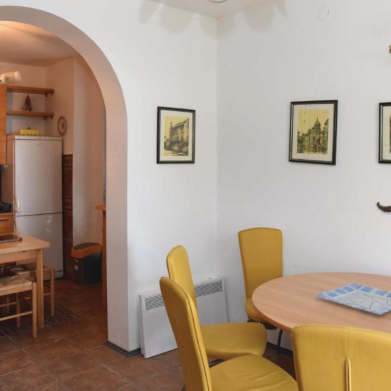 3 Bedroom Awesome Home In Dobrota - Three-Bedroom Vacation Home - 7