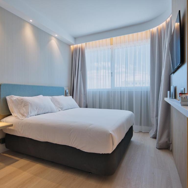 Holiday Inn Express - Madrid - Airport by IHG - Standard Queen Room - Free Breakfast - 23