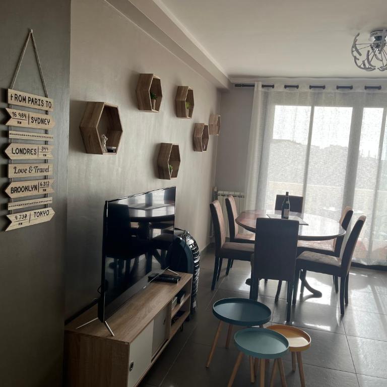 Sun escape, appart rénové climatisé 3 pièces 4-6 pers, 350m de la plage - Appartement 2 Chambres - 81