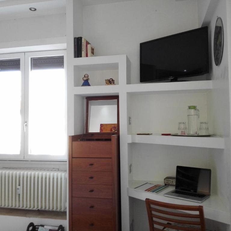 B&B Rosa Blu - Deluxe Double Room with Private External Bathroom - 6