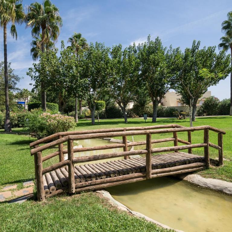 Espectacular primera linea de playa - Three-Bedroom Apartment - 21