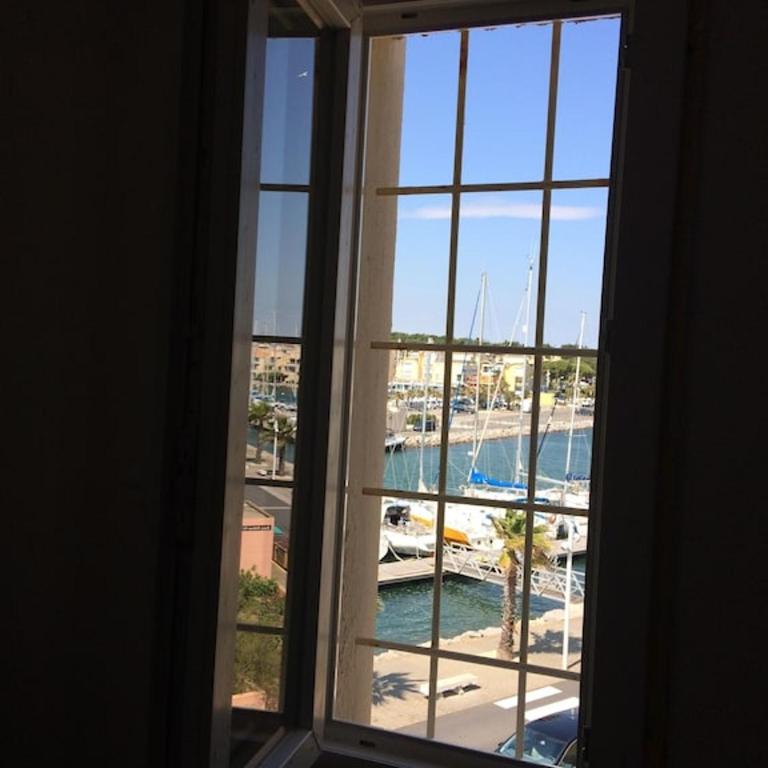 Gruissan (Aude) Appartement calme, vue sur port de plaisance -Clim, Empl.Parking - Appartement 1 Chambre - 40