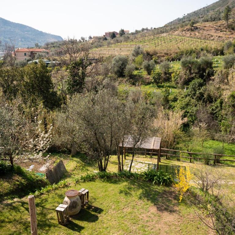 Amandolevanto B&B - Camera Queen con Vista Giardino - 3