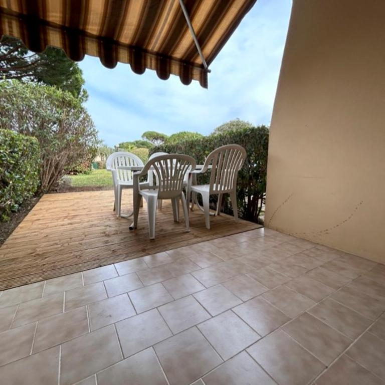 2 Pièces Climatisé-WIFI / 4 voyageurs / Boxe Privé / 2 piscines / 2 tennis / Pétanque / PingPong - Appartement 1 Chambre - 11