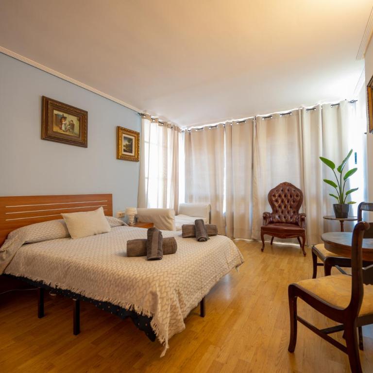 Beautiful Parque Loix 4 bedroom apartment shared pool, tennis court - Apartment with Pool View - 9