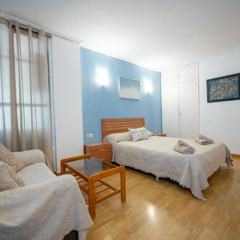 Beautiful Parque Loix 4 bedroom apartment shared pool, tennis court - Apartment with Pool View - 13