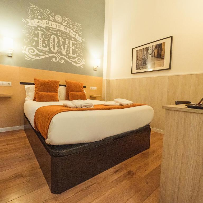 Hostal Live Natura Barcelona - Double or Twin Room - 8