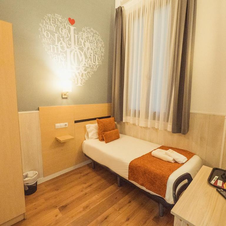 Hostal Live Natura Barcelona - Single Room - 1