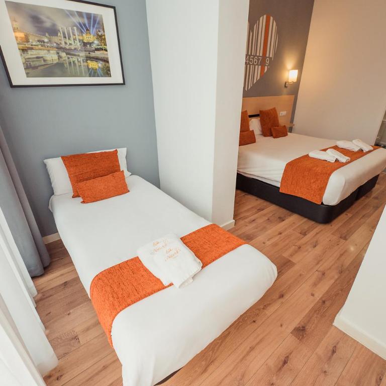 Hostal Live Natura Barcelona - Superior Double or Twin Room with Terrace - 1