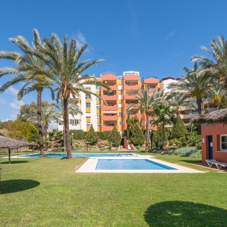 Apartamento con piscina, golf y solarium by Rent Me - Two-Bedroom Apartment - 40