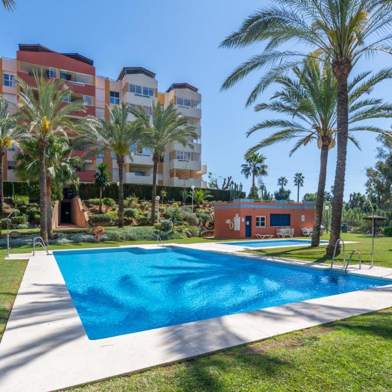 Apartamento con piscina, golf y solarium by Rent Me - Two-Bedroom Apartment - 38