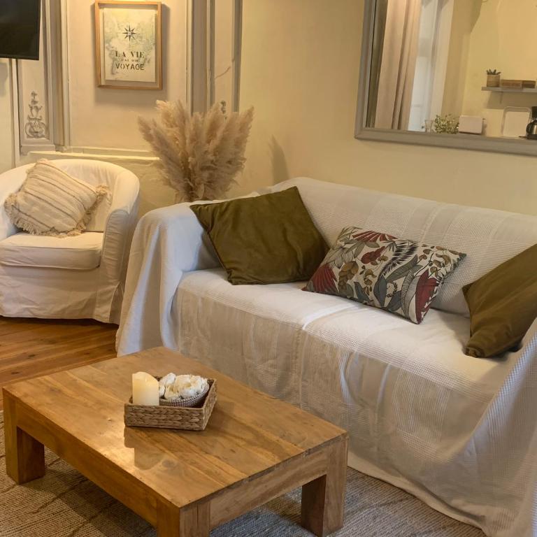 Lou Magnan - One-Bedroom Apartment - 1