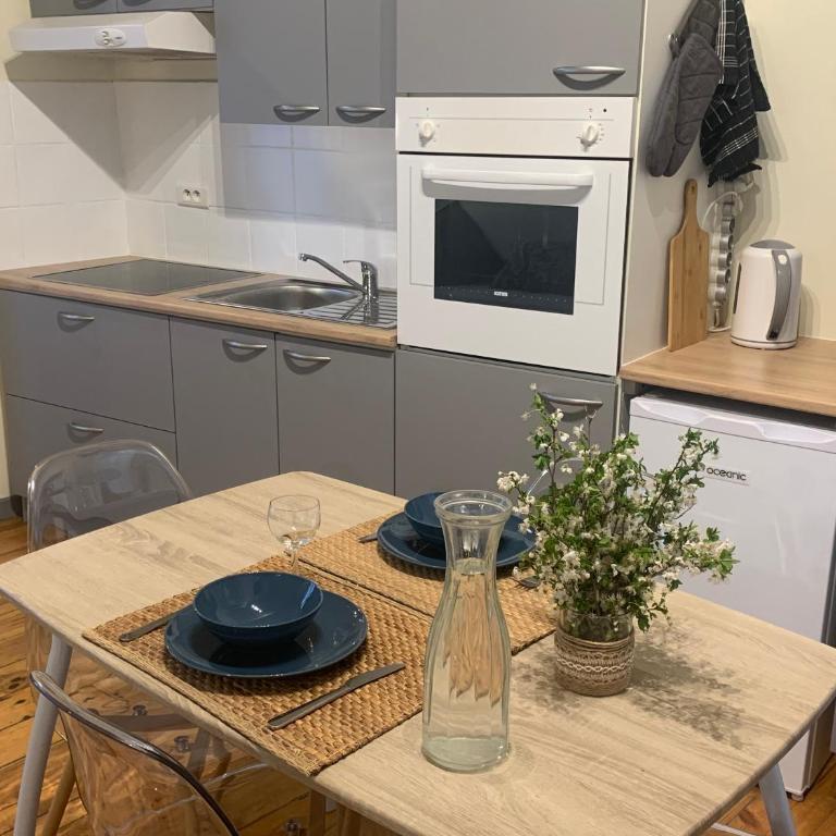 Lou Magnan - One-Bedroom Apartment - 6