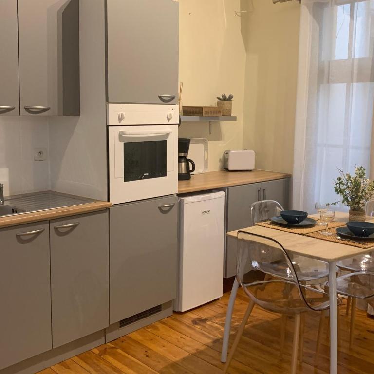 Lou Magnan - One-Bedroom Apartment - 8